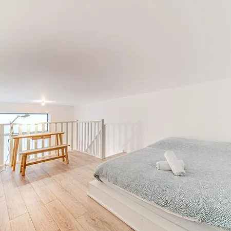 Appartement Duplex Elegant Et Calme, Plein Centrre