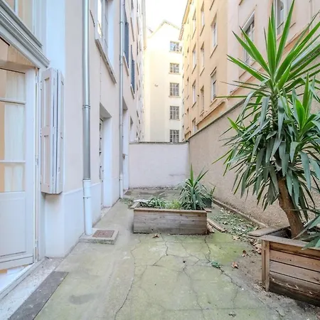 شقة Duplex Elegant Et Calme, Plein Centrre